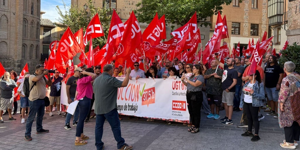 Los sindicatos denuncian en Toledo jornadas laborales «abusivas» y exigen que se controle el registro horario en las empresas