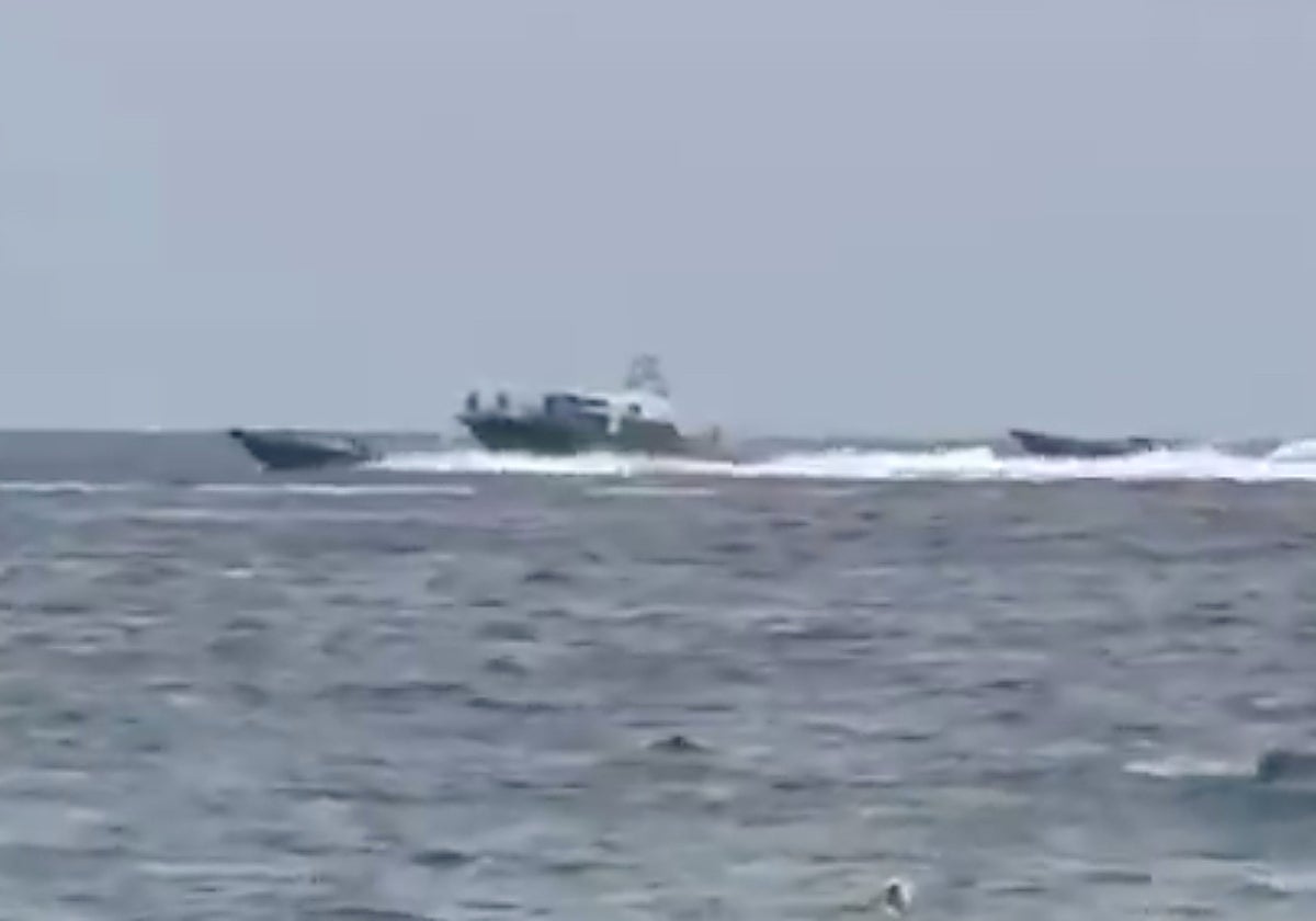 Las narcolanchas rodeaban la patrullera del Instituto Armado, que trata de interceptarlas