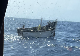 Salvamento rescata a cuatro inmigrantes magrebíes en una patera al suroeste de Gran Canaria