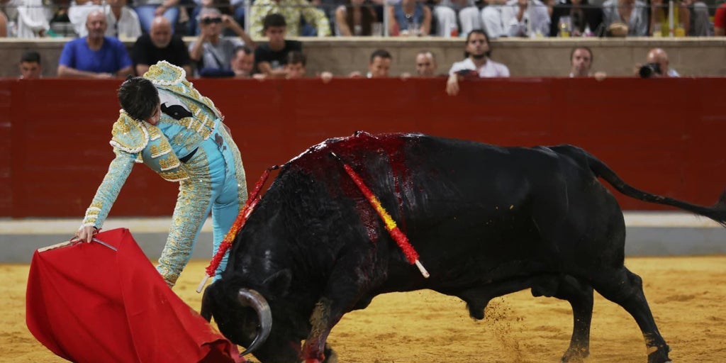 Cuadri: Un tránsito entre la psicosis y la bravura para cerrar el 'Alfarero de Oro' en Villaseca de la Sagra