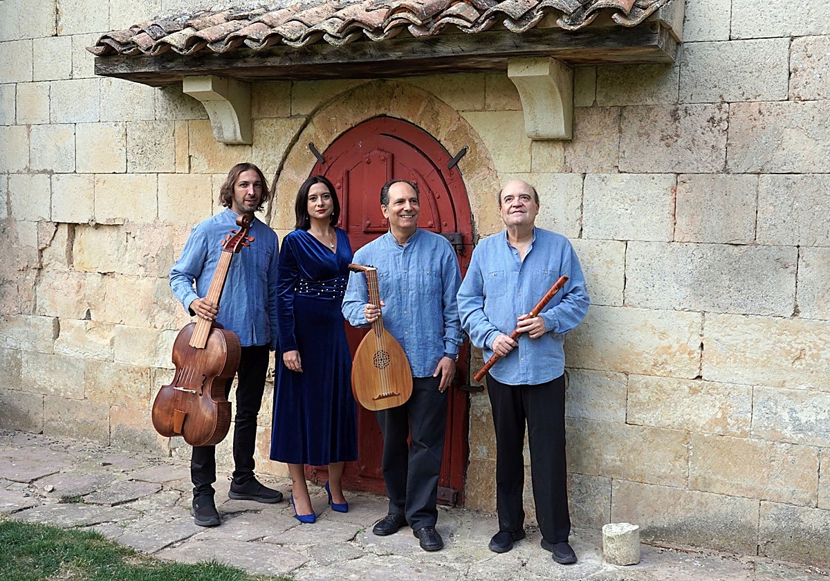 Los miembros del grupo Aquel Trovar