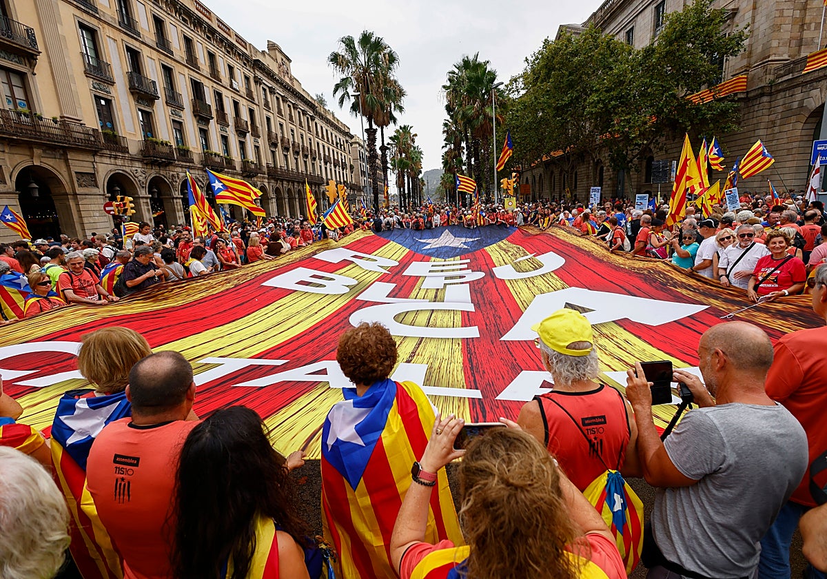 Vista de la manifestación juvenil con motivo de la Diada del 11 de septiembre convocada por la sectorial de jóvenes de la ANC.
