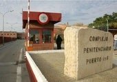 La trama de funcionarios que colaba móviles, alcohol y anabolizantes en la prisión de Puerto II: recibían de 2.000 a 4.000 euros
