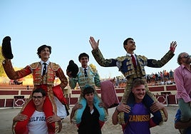 Salida a hombros en Almonacid de Garibay, Robledo, Arias Samper y el ganadero de Dehesa de Guadarrama