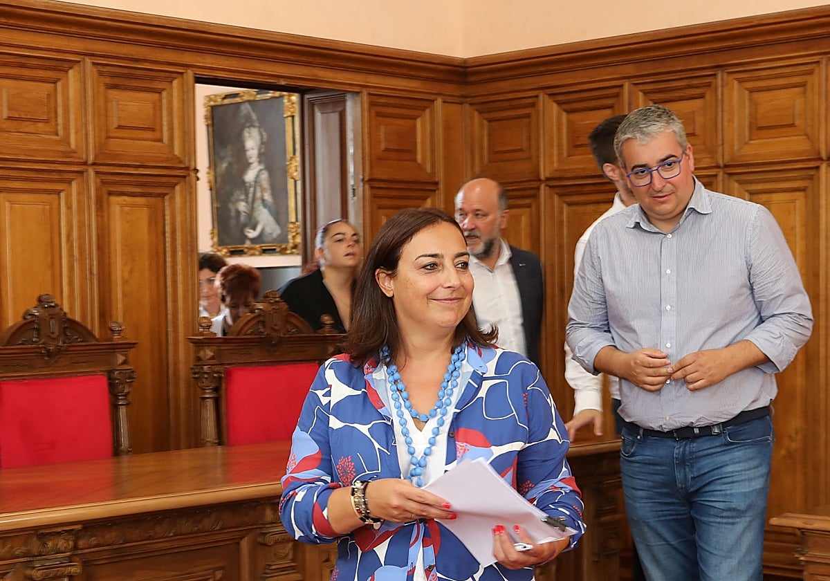 El equipo de Gobierno del Ayuntamiento de Palencia informa sobre la ruptura del pacto con Vamos Palencia, en la imagen la alcaldesa, Miriam Andrés, llega a la rueda de prensa
