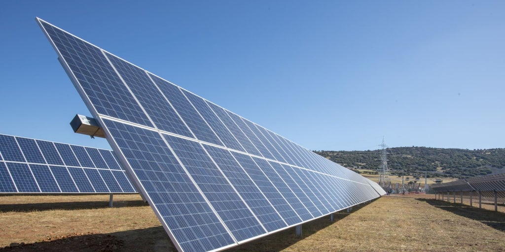 UNEF otorga el Sello de Excelencia en Sostenibilidad a las plantas fotovoltaicas Picón I, II y III de Naturgy en Ciudad Real