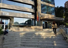 Un profesor de inglés admite que abusó sexualmente de tres niñas