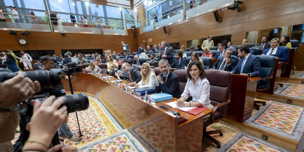 El PP de Ayuso acusa a la izquierda madrileña «hiperventilada» de buscar solo el enfrentamiento: «Quiere un Madrid invivible»
