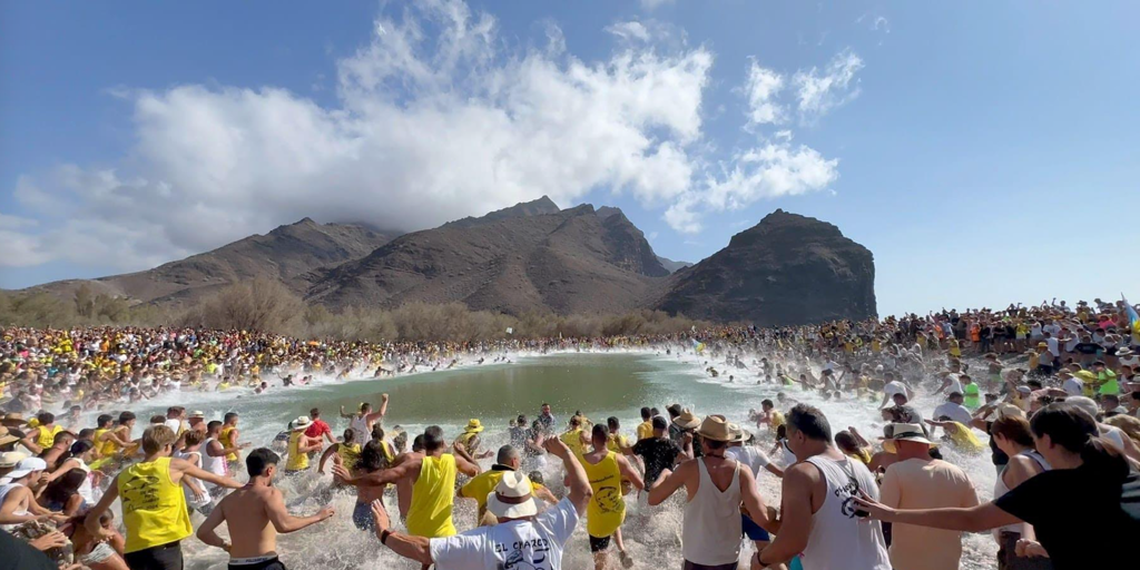 Canarias alarga el verano con la explosión de energía de El Charco