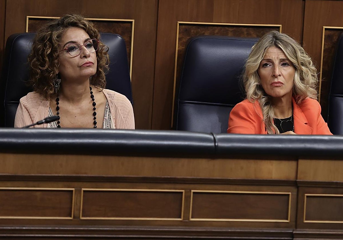 María Jesús Montero y Yolanda Díaz, en un Pleno del Congreso