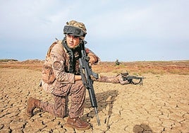 La mayoría de los españoles apoya aumentar la inversión en Defensa y rechaza volver a la mili obligatoria