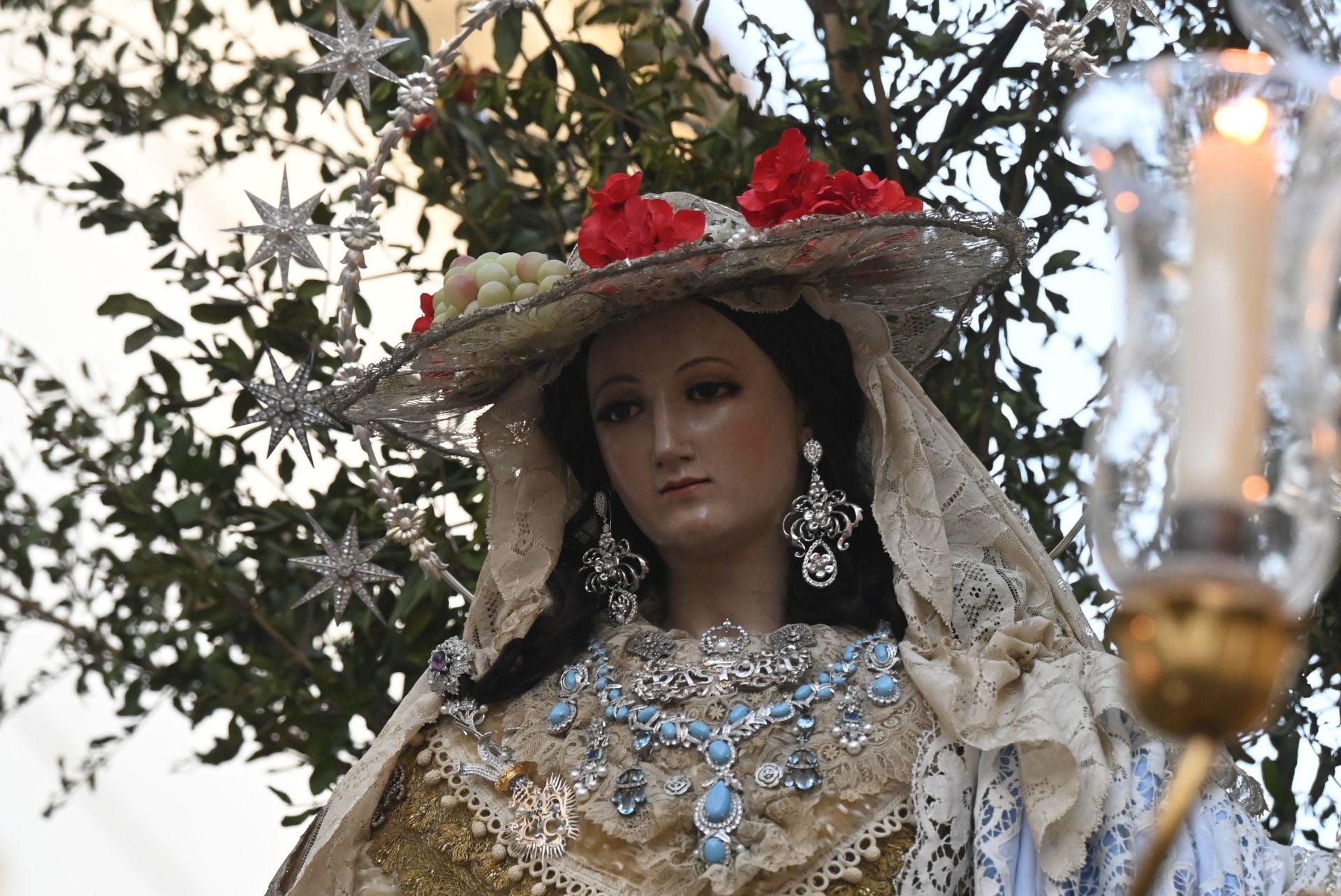 La procesión triunfal de la Divina Pastora desde la Catedral de Córdoba, en imágenes
