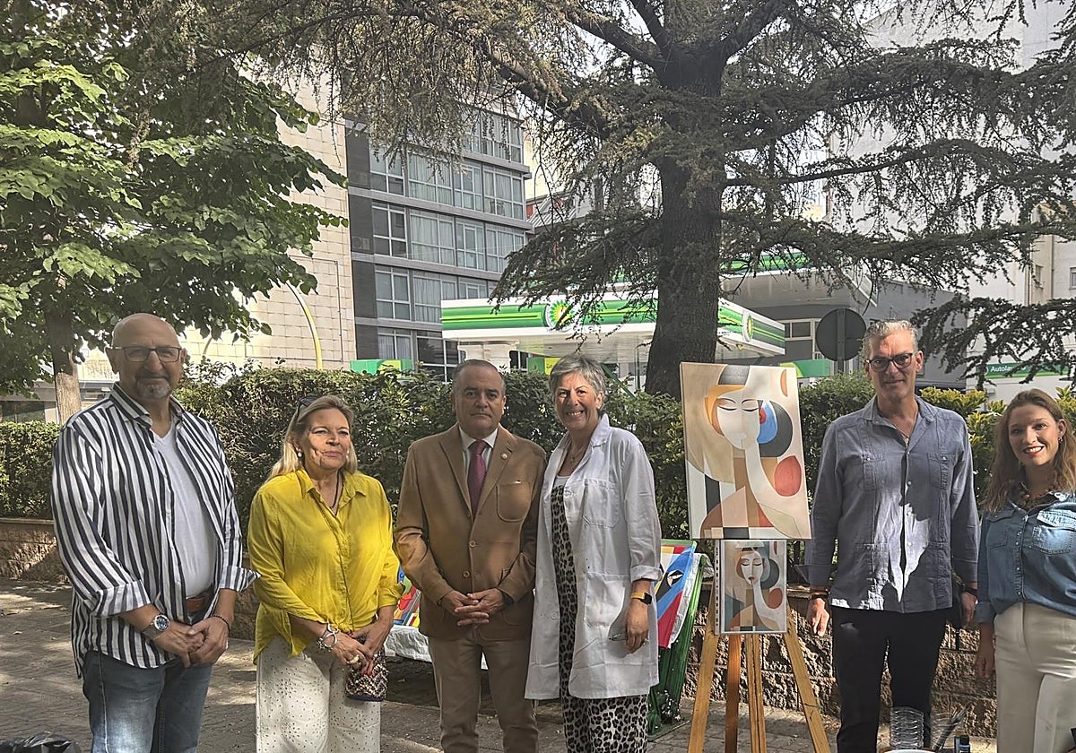 El Paseo del Arte 'Miguel del Olmo' saca a la calle el «gran trabajo creativo» de pintores y artistas talaveranos