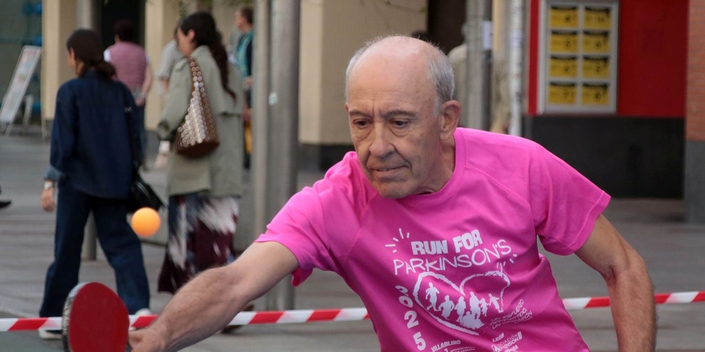 El ping-pong toma el centro de León para «dar un golpe al olvido»