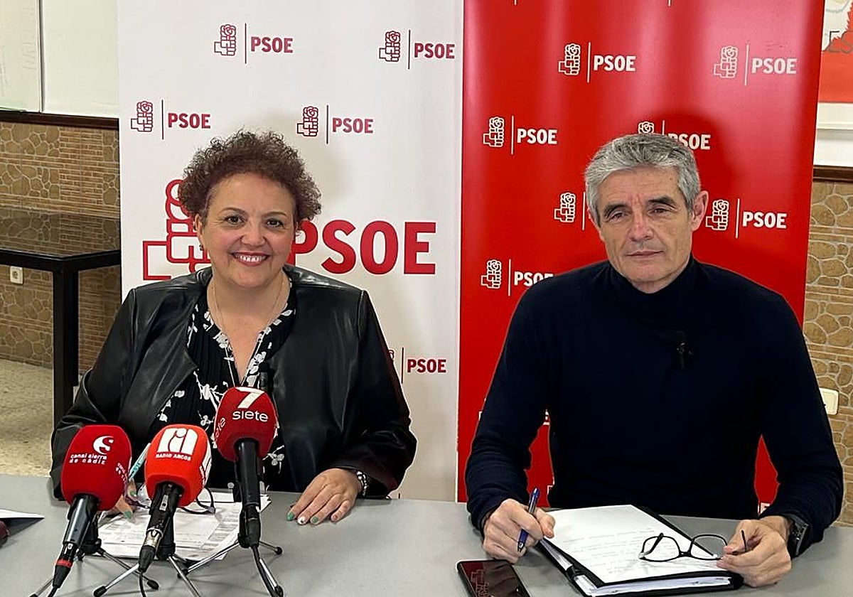 María José González, con el anterior alcalde de Arcos, Isidoro Gambín