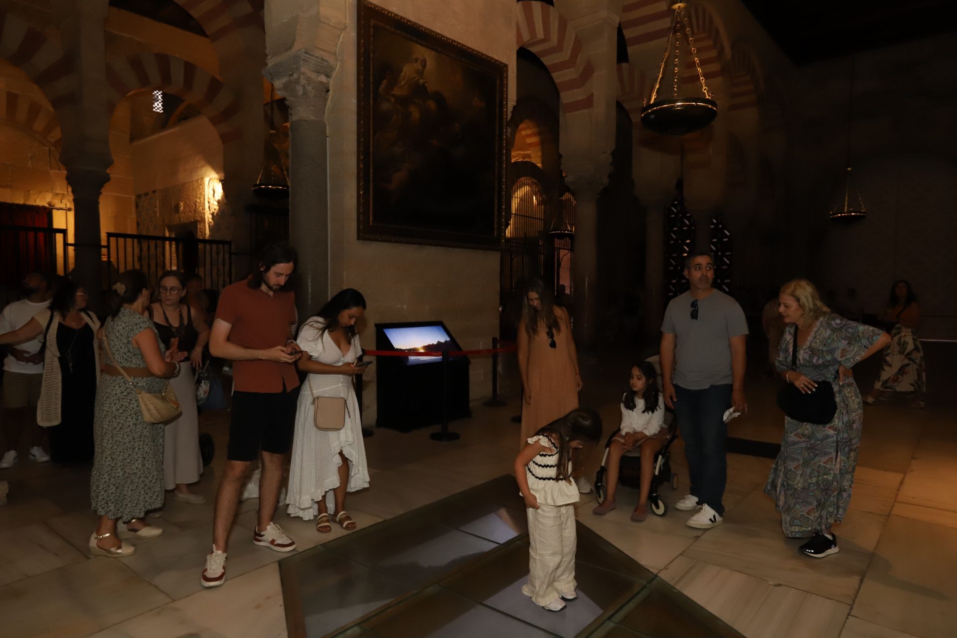 La Noche del Patrimonio llena las calles y monumentos de Córdoba, en imágenes