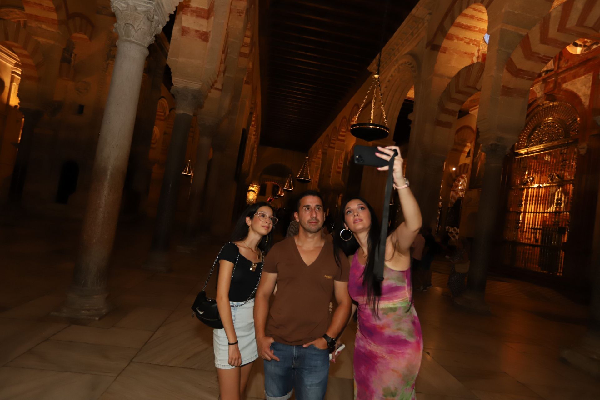 La Noche del Patrimonio llena las calles y monumentos de Córdoba, en imágenes