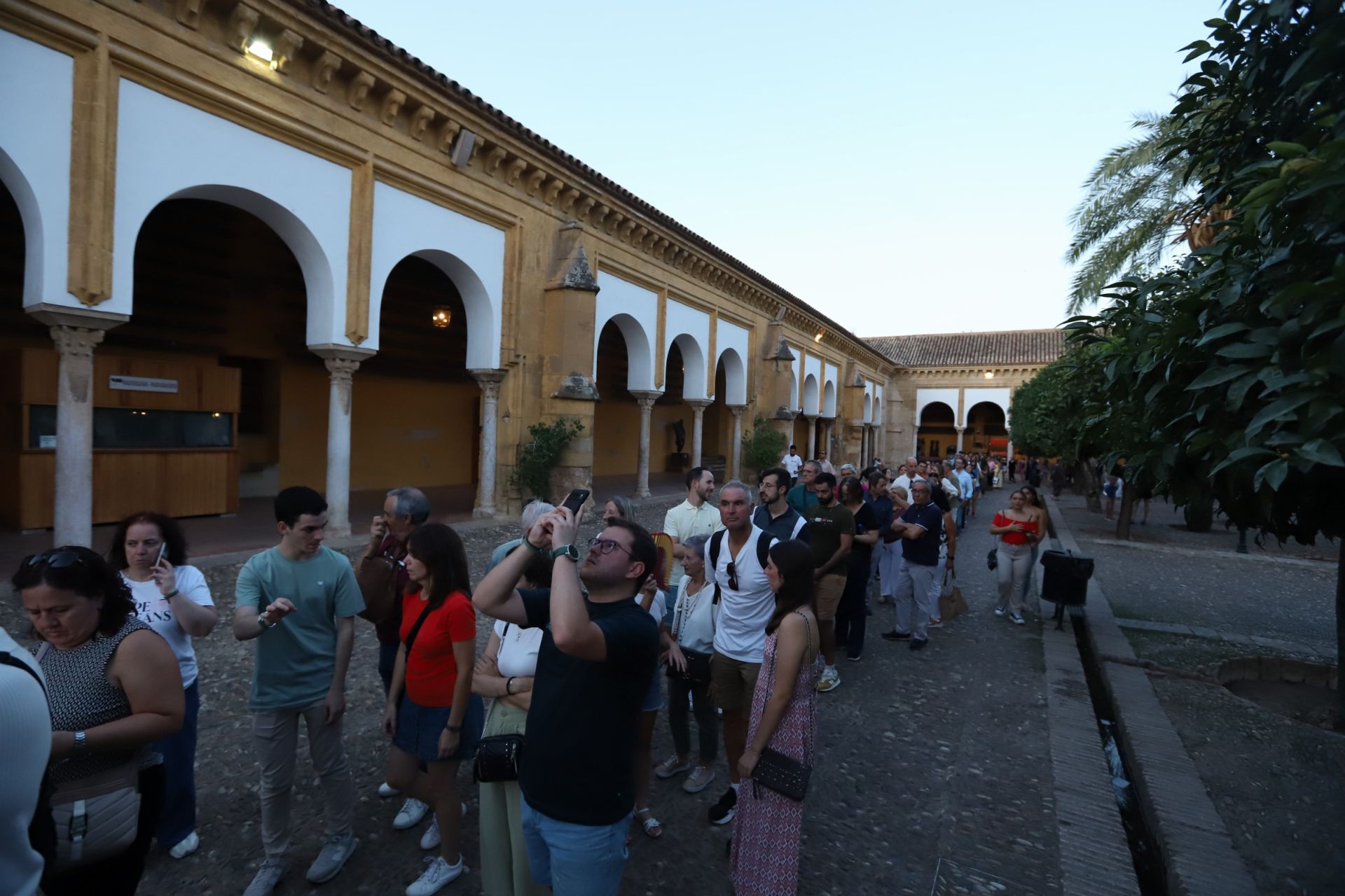 La Noche del Patrimonio llena las calles y monumentos de Córdoba, en imágenes