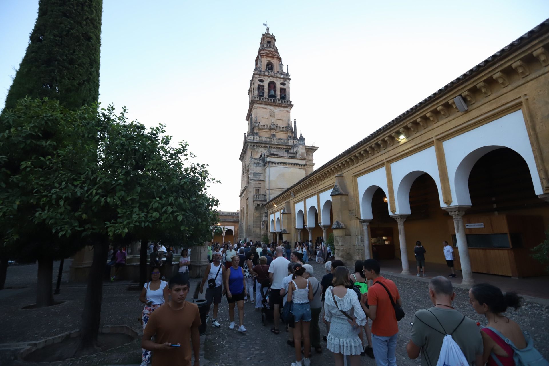 La Noche del Patrimonio llena las calles y monumentos de Córdoba, en imágenes