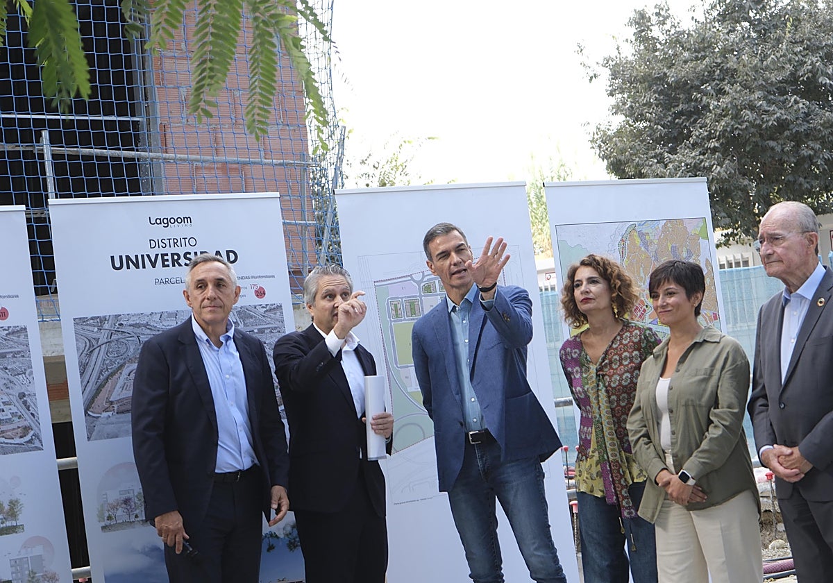 El presidente del Gobierno, Pedro Sánchez visita las obras de las 530 VPO en Teatinos