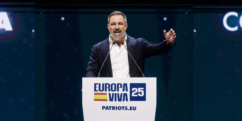 Abascal tilda a Sánchez de «psicópata» y «chulo de putas» en un Vista Alegre repleto por la cumbre de Patriots