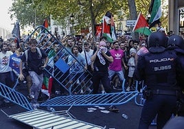 Sánchez alentó una protesta que provoca disturbios en La Vuelta