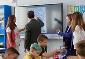 Andalucía apuesta por el uso de pantallas en las aulas frente a la ola restrictiva europea
