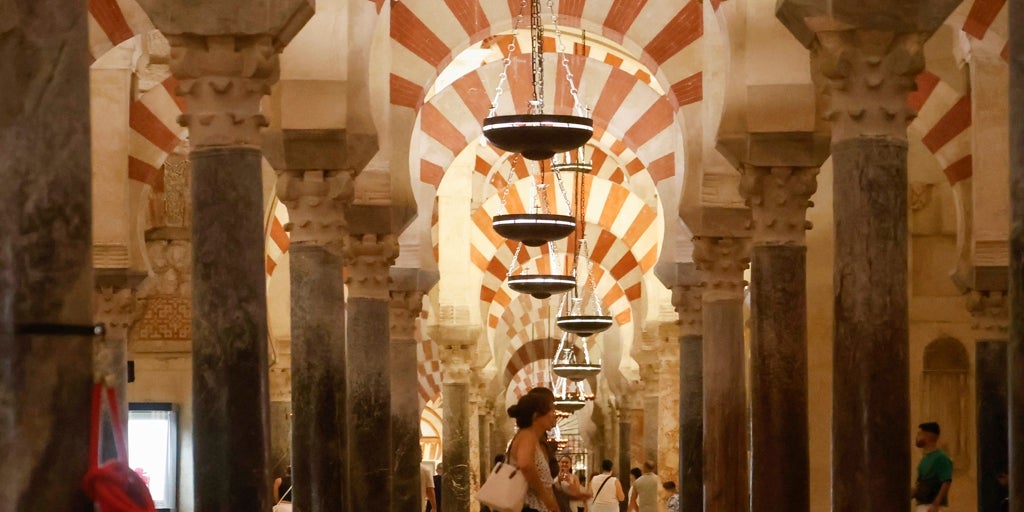 Detenido en Palencia por hacer 20 llamadas de teléfono en un día con una amenaza de bomba en la Mezquita de Córdoba