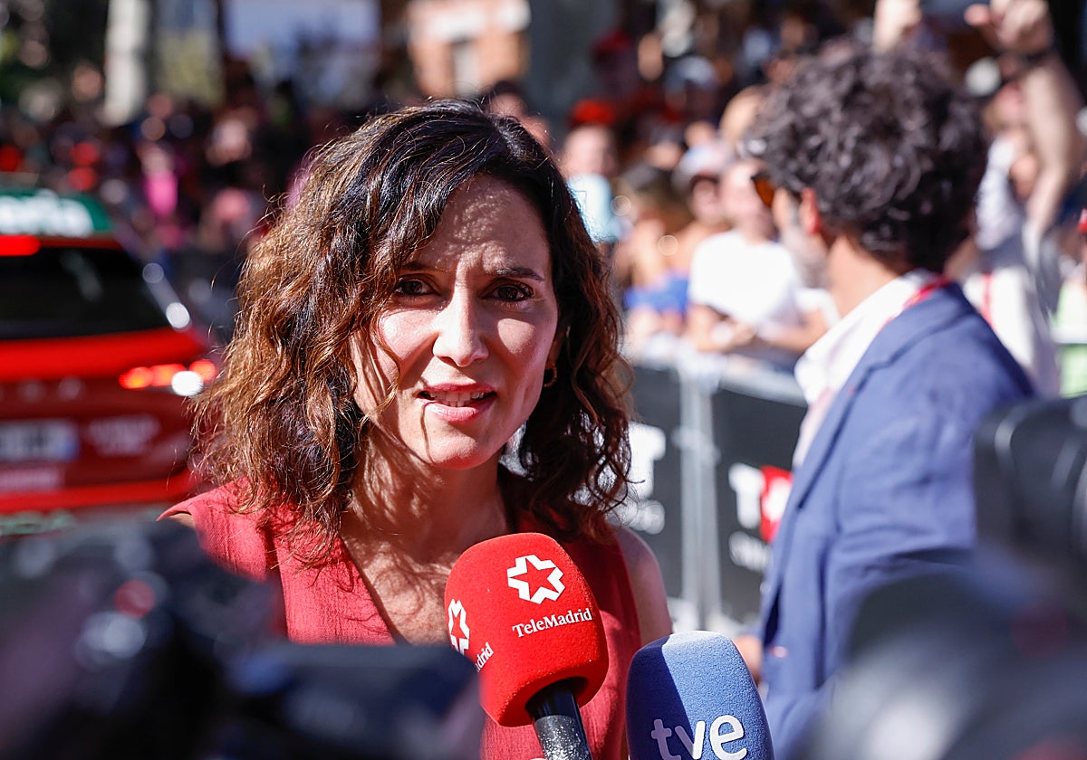 La presidenta de la Comunidad de Madrid, Isabel Diaz Ayuso, en la última etapa de la Vuelta