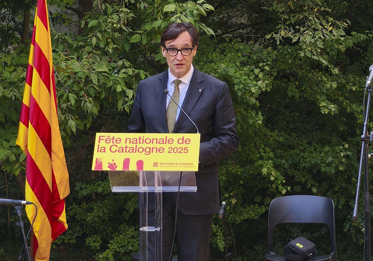 El presidente catalán, Salvador Illa, celebra la Diada en París