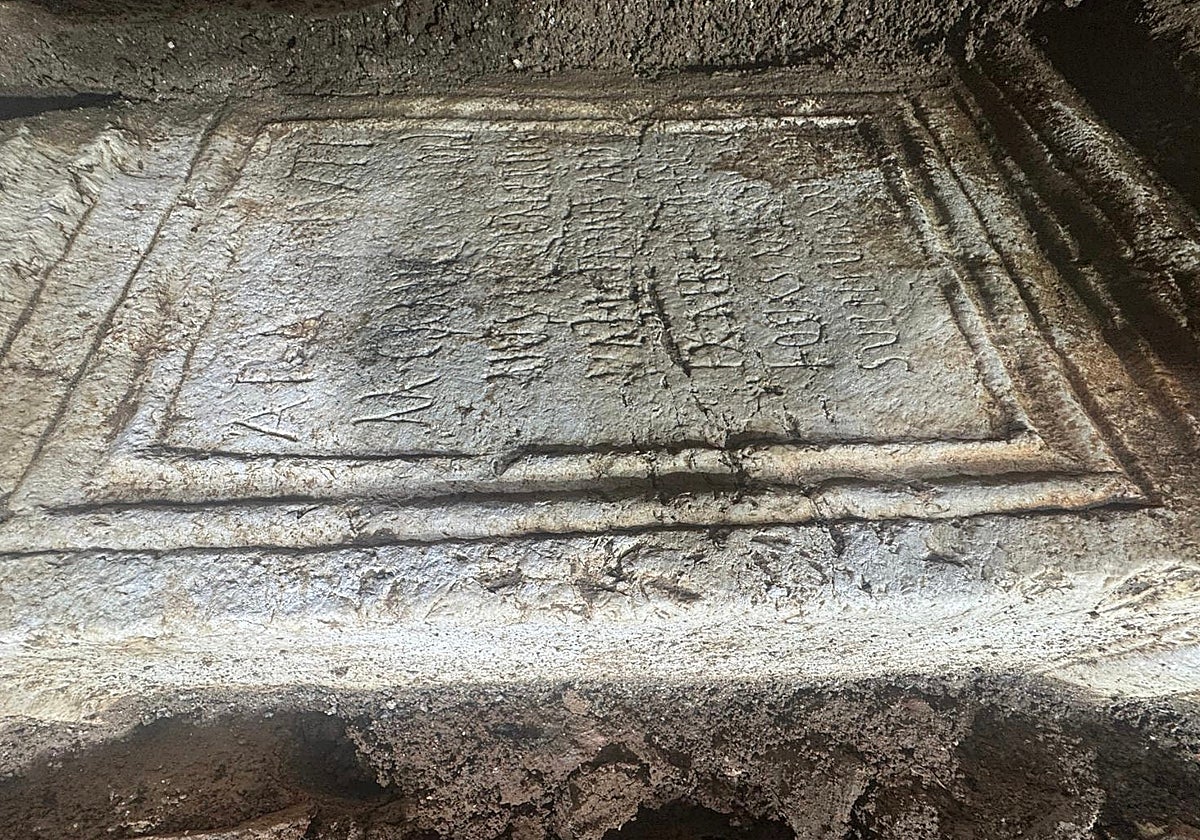 El ara encontrada presenta un texto epigráfico muy bien conservado