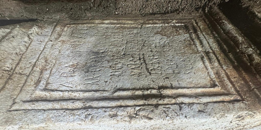 Descubren en la Iglesia del Sagrario de Málaga un ara del siglo III asociado al culto romano