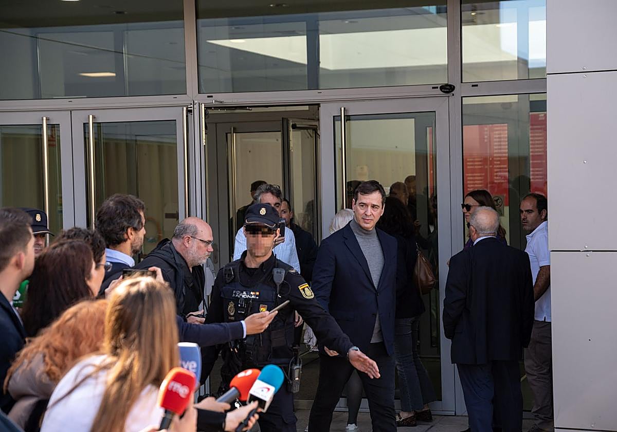El hermano de Pedro Sánchez, David Sánchez, sale tras declarar en calidad de investigado en el Juzgado de Instrucción número 3 de Badajoz, a 25 de abril de 2025
