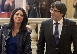 El PSC renueva el contrato de 7.000 euros al mes a la mujer de Puigdemont dos días después de reunirse con Illa en Bruselas