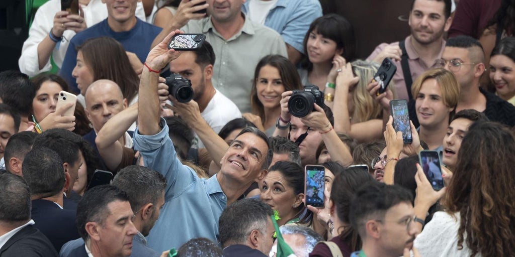 Los cinco gestos en Málaga que retratan a Pedro Sánchez