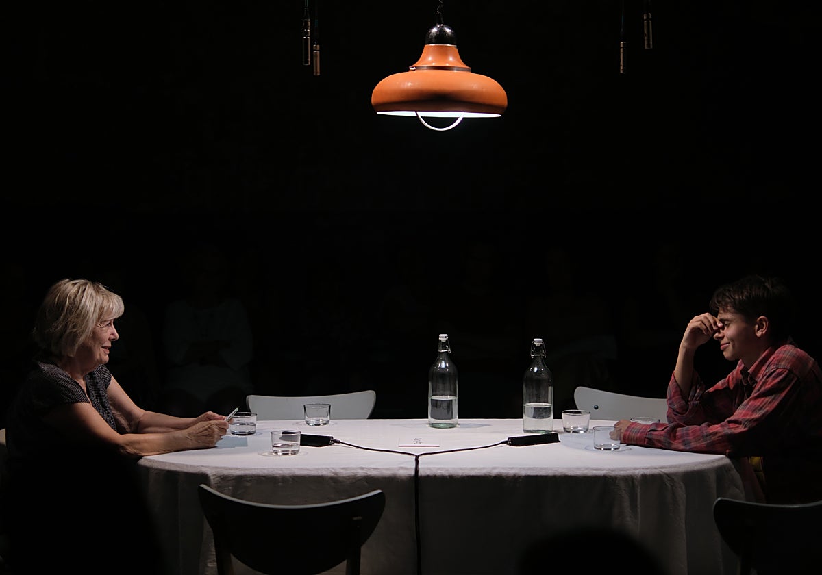 La propuesta 'De tal palo', que une a jóvenes y mayores para debatir