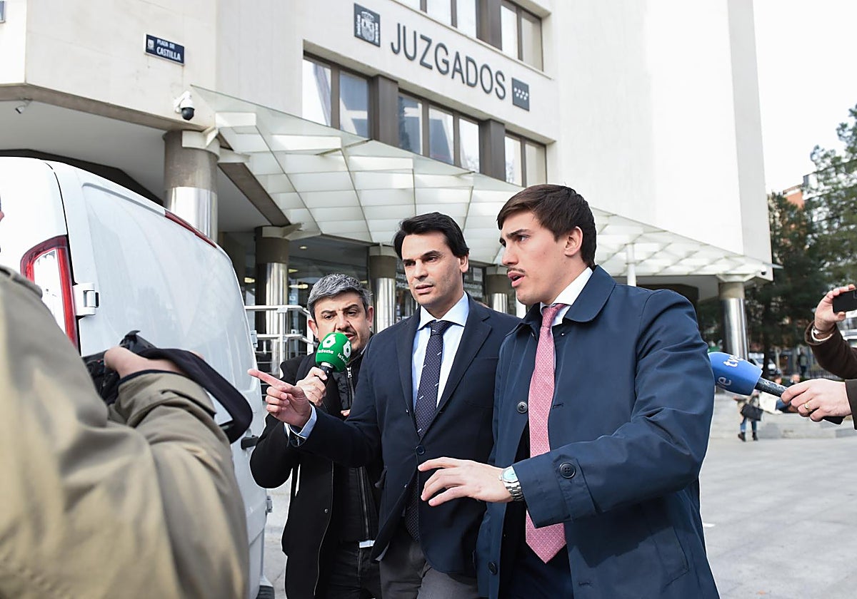 Alberto González Amador, en los juzgados de Plaza de Castilla