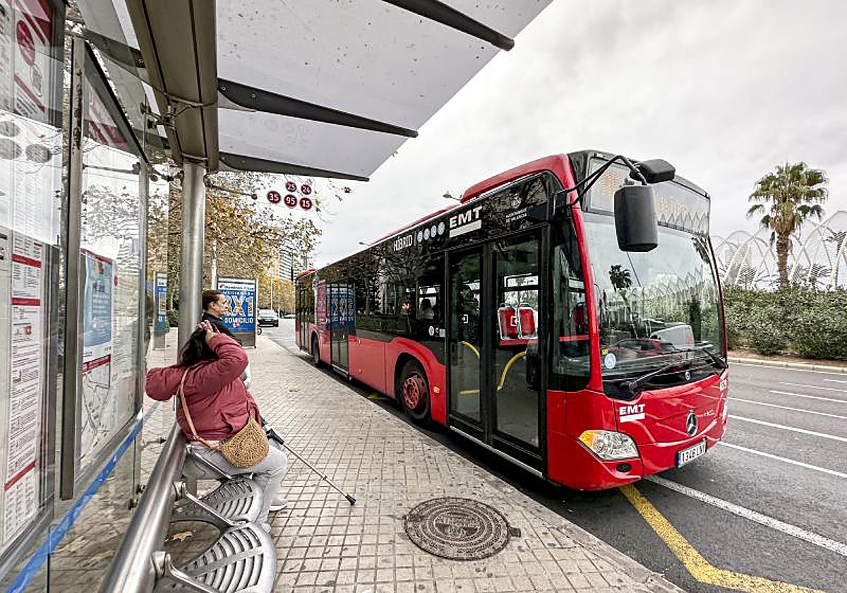 Imagen de archivo de un autobús de la EMT de Valencia