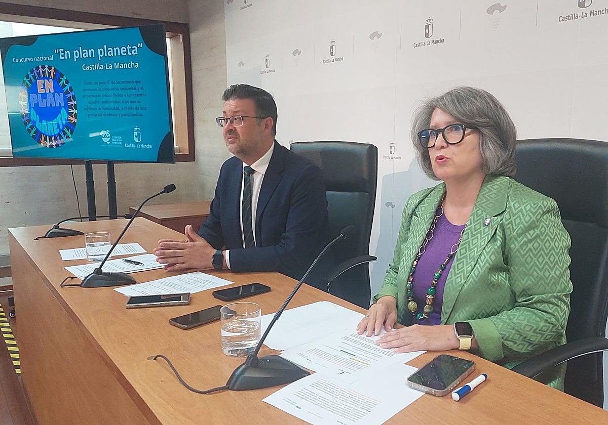 Amador Pastor y Mercedes Gómez durante la presentación de las guías de sostenibildad para FP