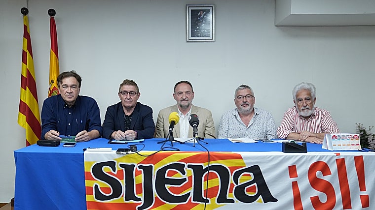 Rueda de prensa, ayer, de representantes de Aragón y Teruel Existe, y de la plataforma 'Sijena Sí'