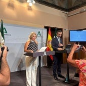 Los consejeros de Agricultura y Economía durante la rueda posterior al Consejo de Gobierno