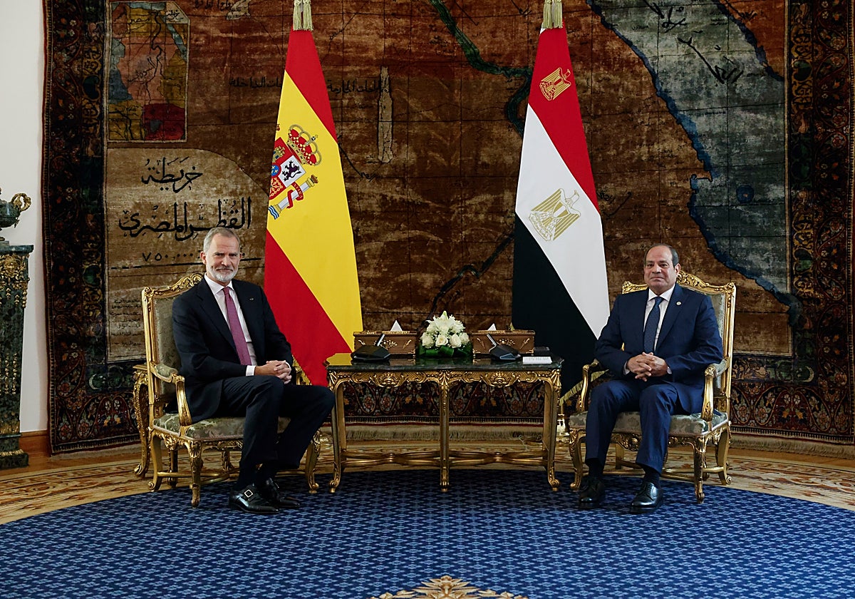 El Rey denuncia ante Al Sisi «el brutal e inaceptable sufrimiento» en Gaza y respalda el plan de reconstrucción impulsado por Egipto