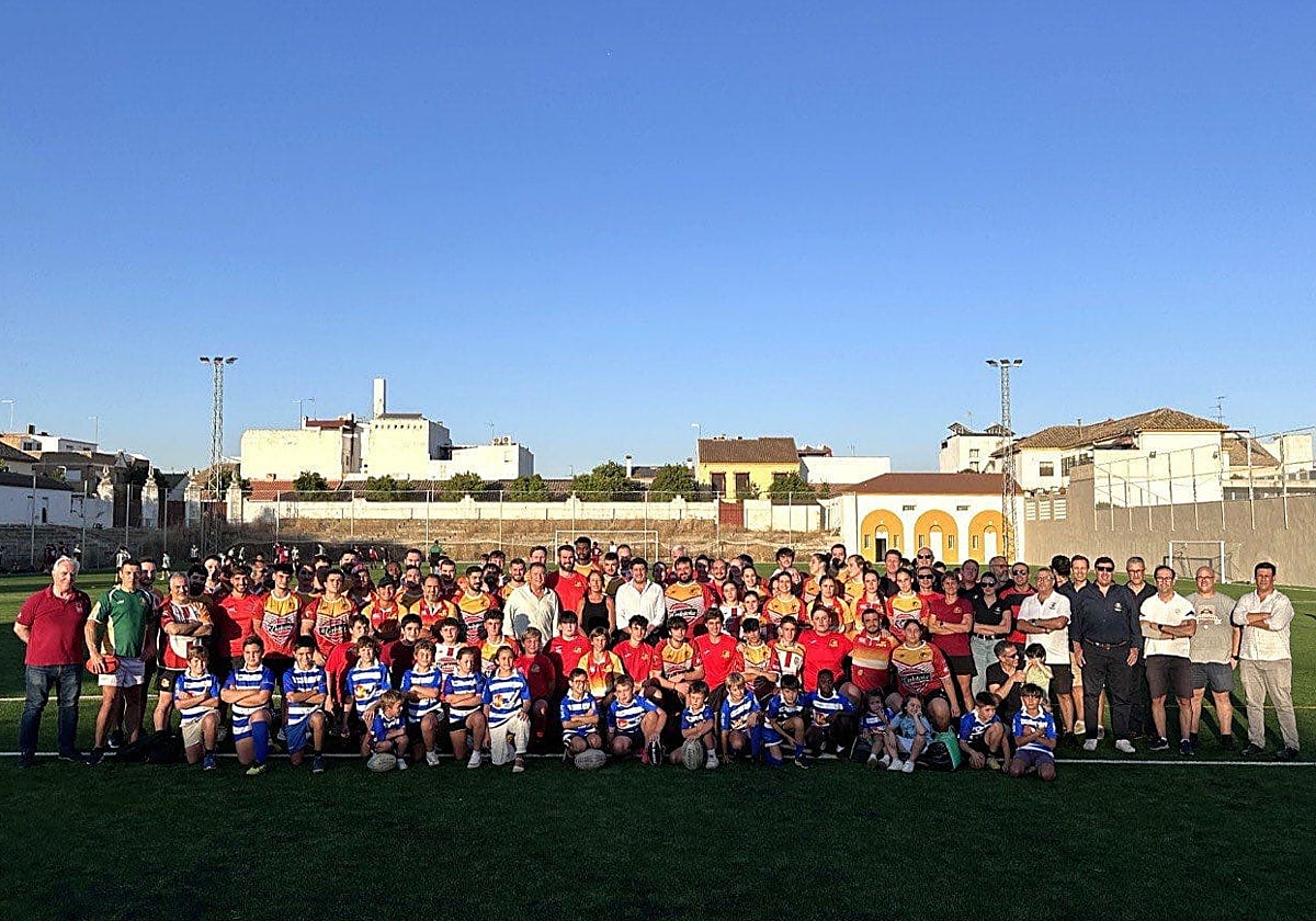 Foto protocolaria del primer entrenamiento en el estadio San Eulogio