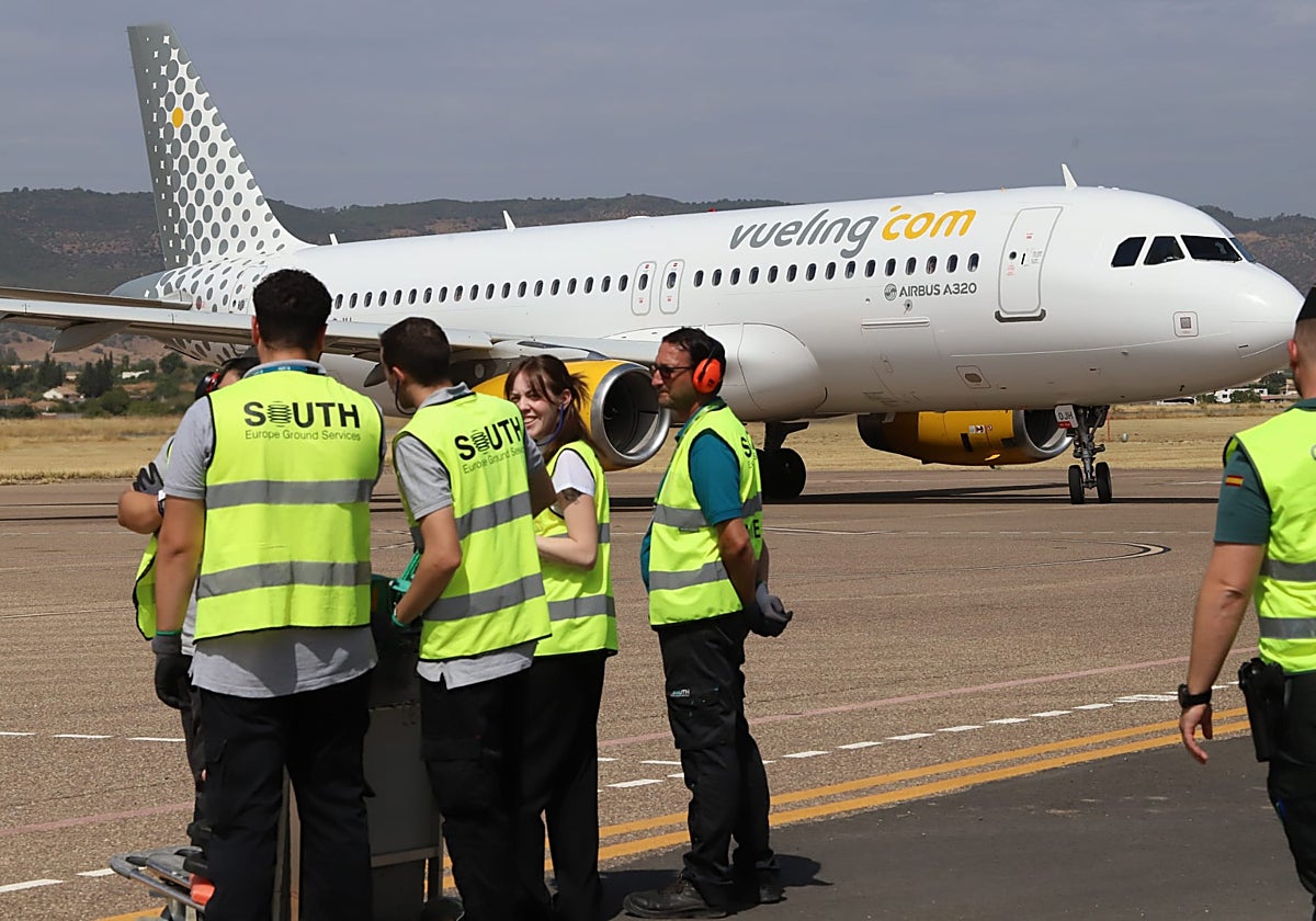 Llegada del primer avión de Vueling al aeropuerto de Córdoba