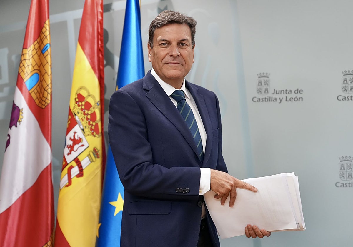 El consejero y portavoz de la Junta Carlos Fernández Carriedo, en la rueda de prensa posterior al Consejo de Gobierno