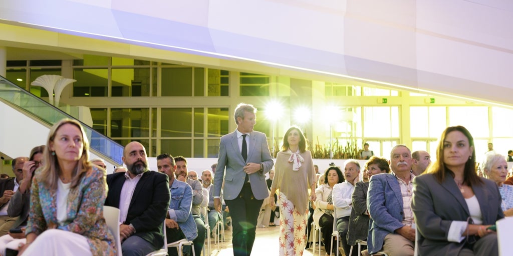 Rueda lanza un pacto «histórico» con los alcaldes de la costa gallega