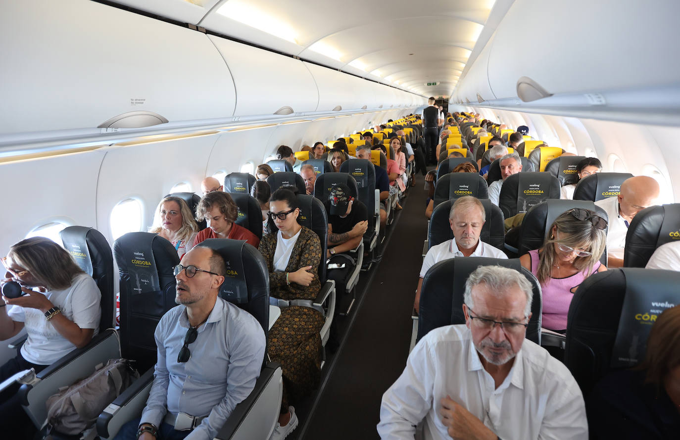 En imágenes, así ha sido el primer vuelo entre Barcelona y Córdoba de Vueling