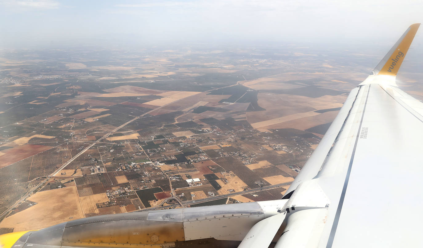 En imágenes, así ha sido el primer vuelo entre Barcelona y Córdoba de Vueling