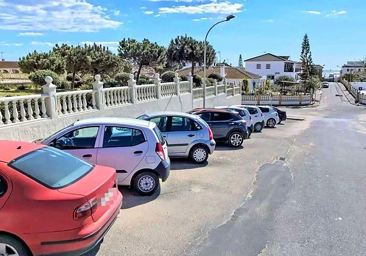 Calle de Matalascañas sin el aparcamiento regulado
