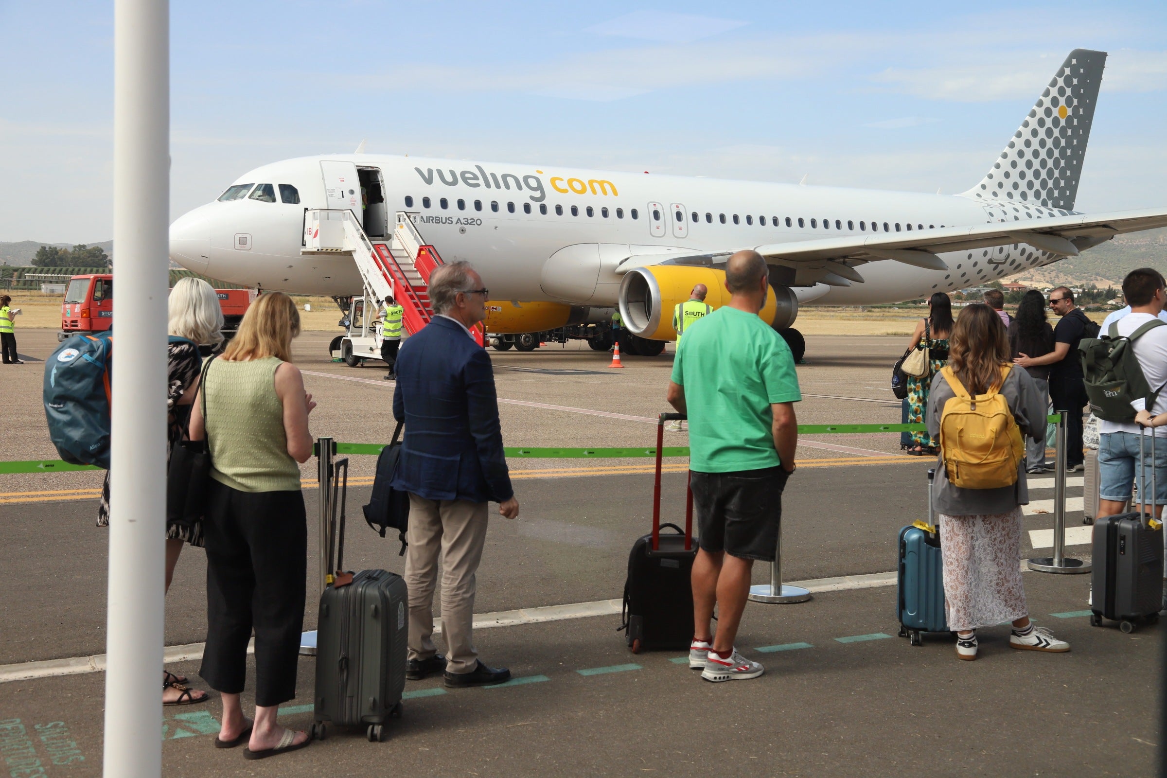 Así ha sido la llegada al aeropuerto de Córdoba del primer vuelo de Vueling